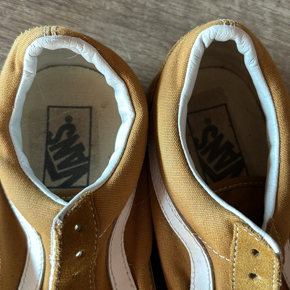 Vans tan sneakers men’s size 7.5 woman’s size 9 - Picture 3 of 6